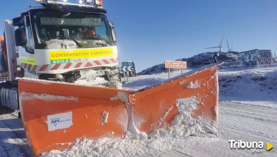 La nieve corta al tráfico pesado varias vías de la provincia