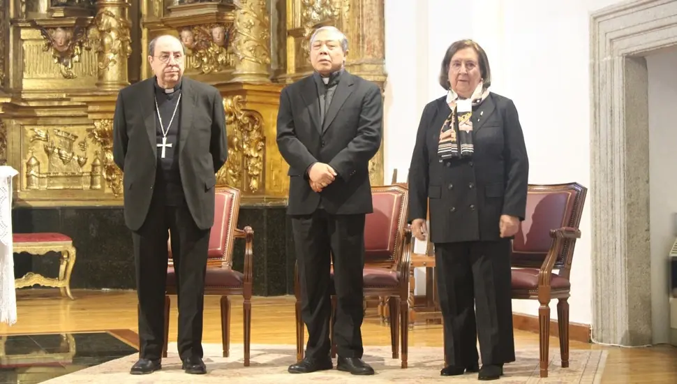 El nuncio espera que el Papa no permanezca "mucho" en el hospital, aunque es "realista"