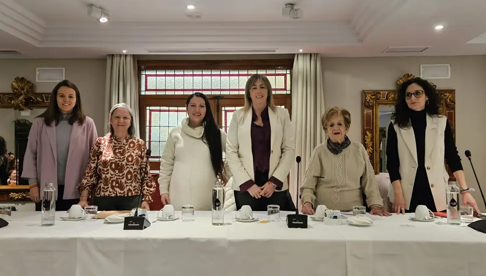 Mujeres de diferentes colectivos hablan de su experiencia en el Día Internacional de la Mujer