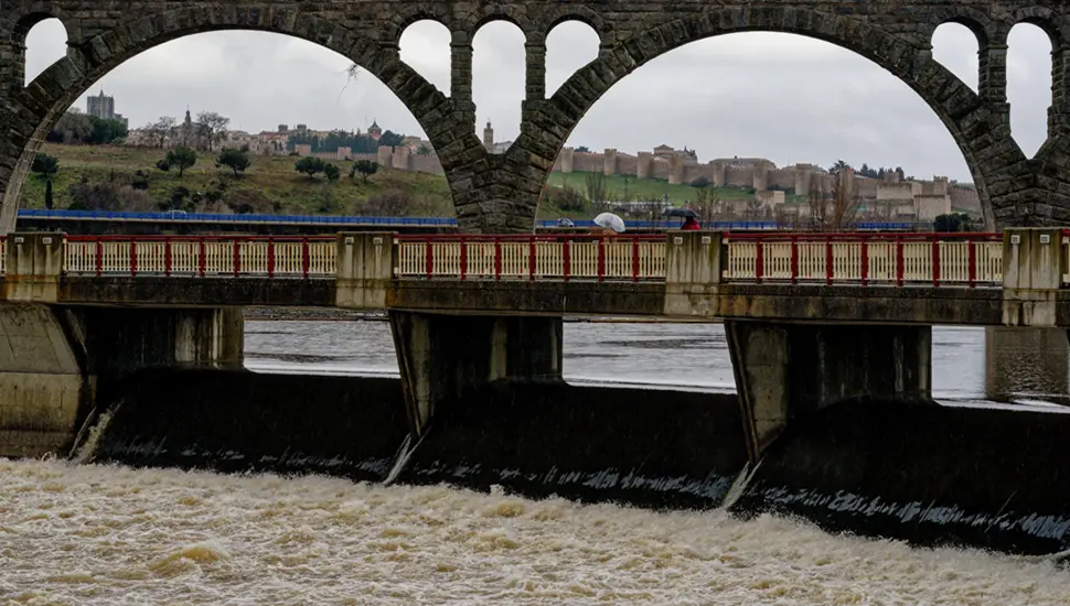 El río Adaja alcanza los 2'38 metros a su paso por la ciudad