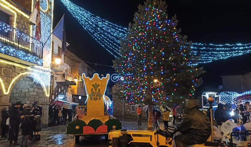 Mijares celebra la Cabalgata de Reyes a pesar de la lluvia