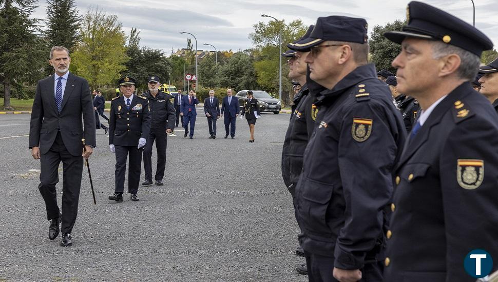 El rey afirma que la Policía Nacional abre una nueva etapa en Ávila