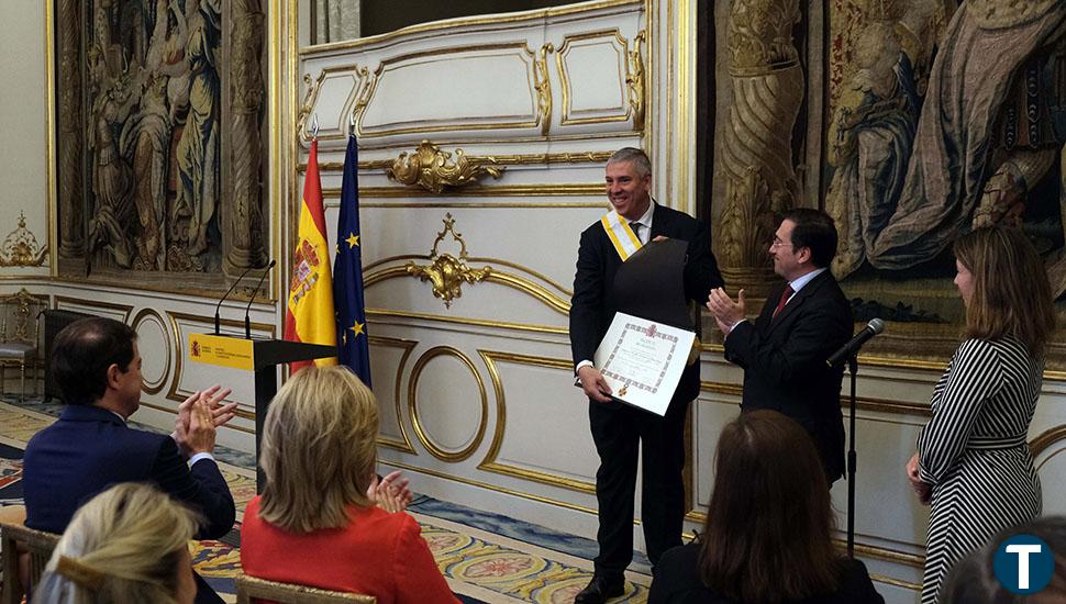 De los Mozos recibe "orgulloso" la Gran Cruz de la Orden de Isabel la Católica