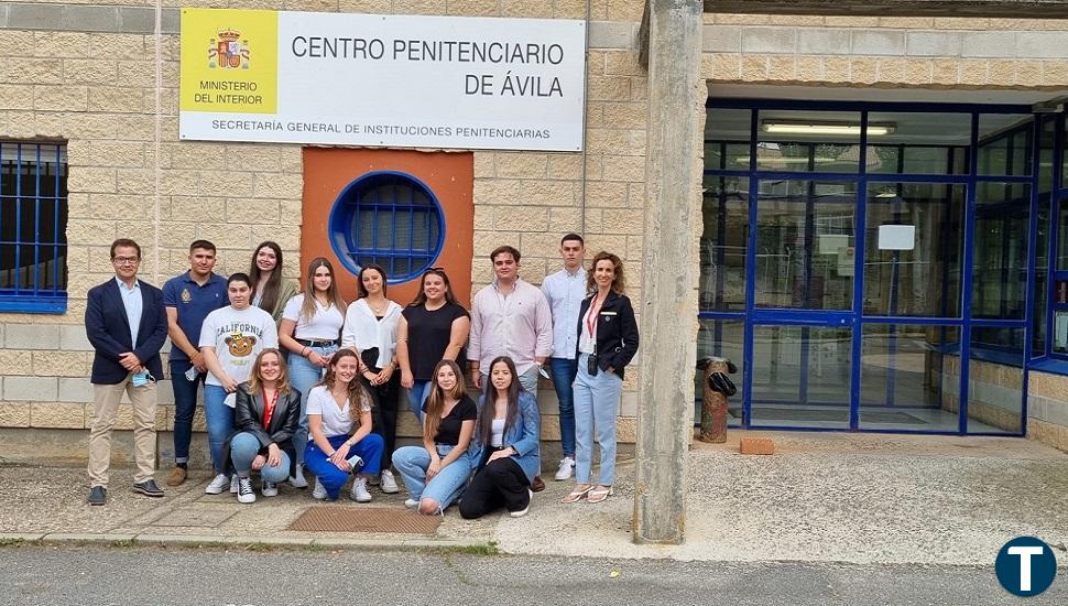 Alumnos de la UCAV visitan el Centro Penitenciario de Brieva