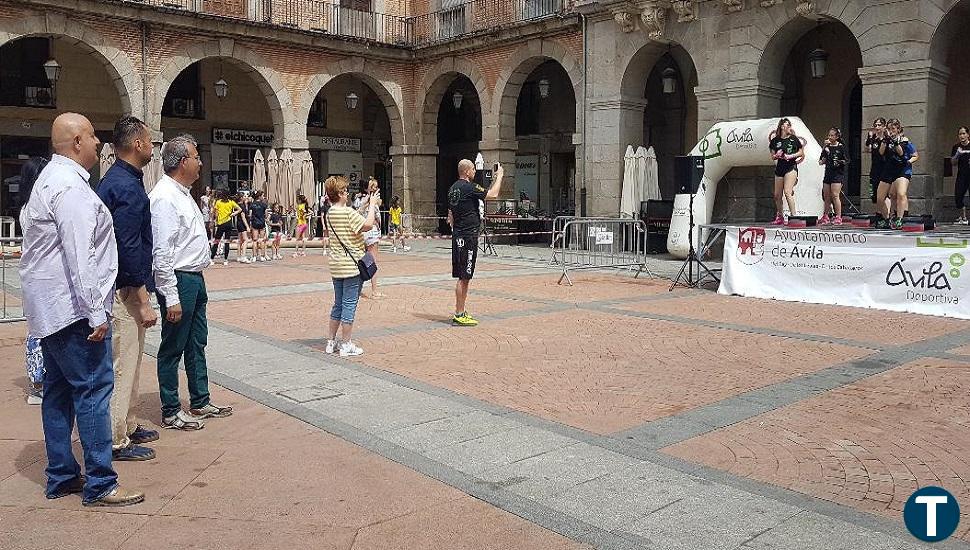 El Día del Deporte en la calle congrega a cerca de 800 participantes en torno a 30 disciplinas