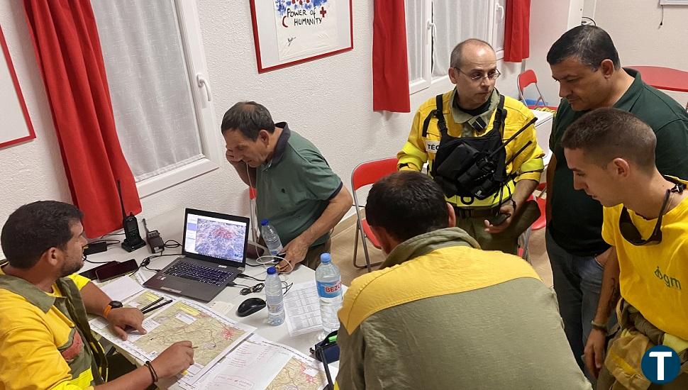 El operativo provincial en San Juan de la Nava asciende a 15 vehículos y 6 agrupaciones de bomberos voluntarios 