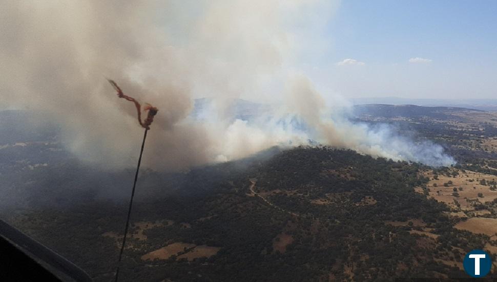 Un miembro de BRIF sufre quemaduras y otro de una cuadrilla un golpe de calor en Collado del Mirón