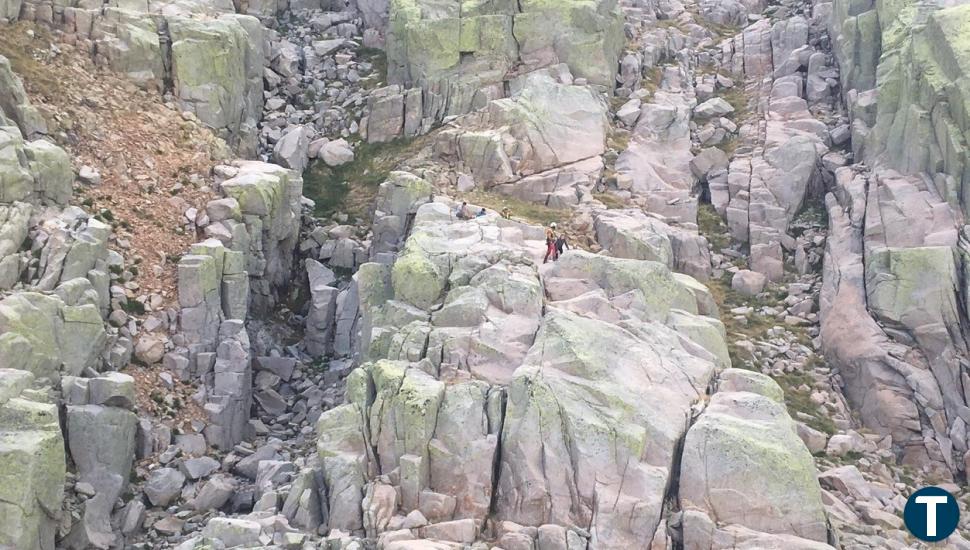 Auxiliados cuatro montañeros que tuvieron problemas al descender el Almanzor