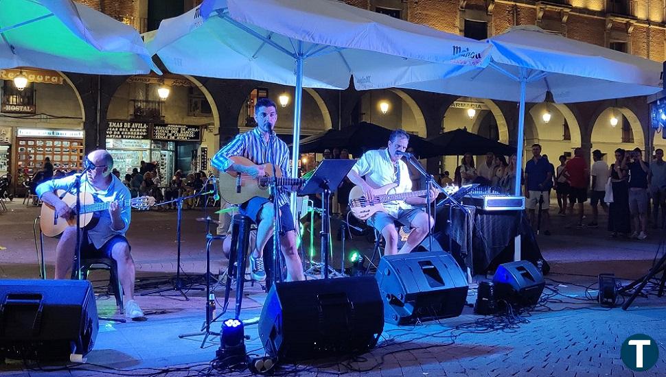 'Música en las plazas' llena de color y sonido el casco histórico de la capital