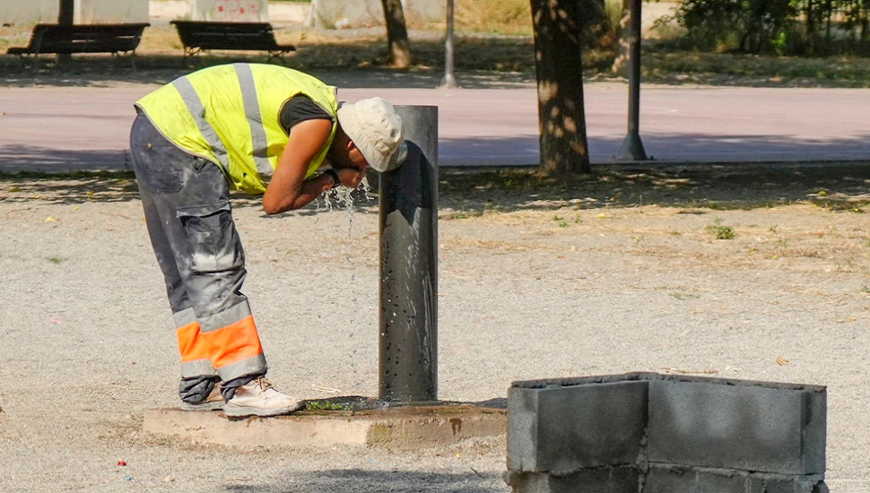 CCOO refresca a los abulenses que trabajan en la vía pública