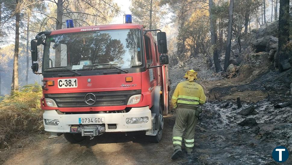 Estable, "con pequeñas reproducciones", el fuego de Santa Cruz del Valle