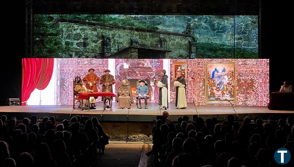 Lleno absoluto en el estreno de 'Hecho de raíces de árboles' en Arenas