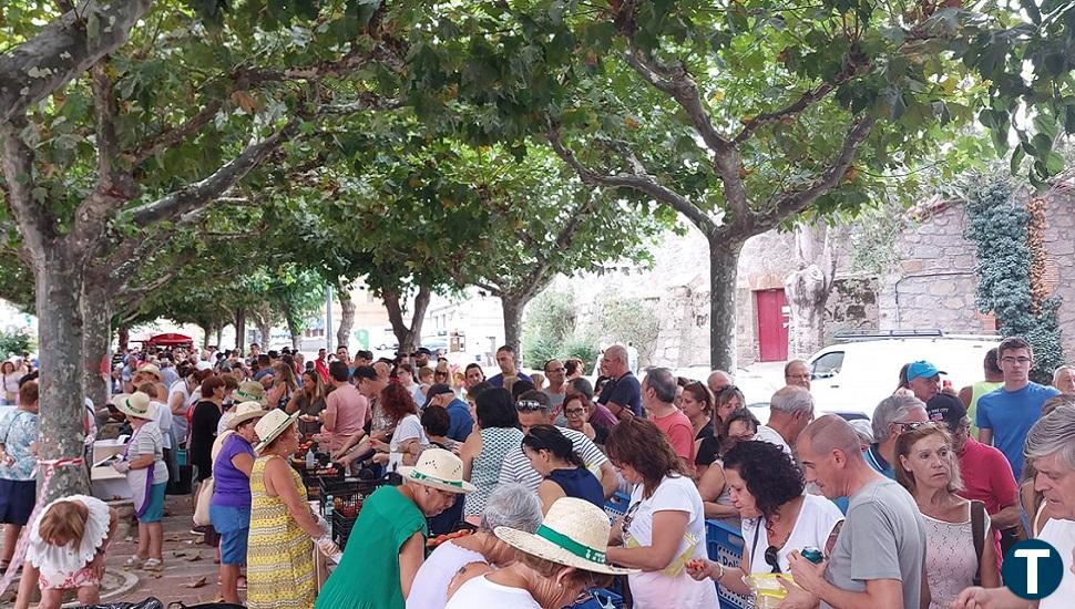 Gran respuesta del público a la Feria del Tomate de El Tiemblo