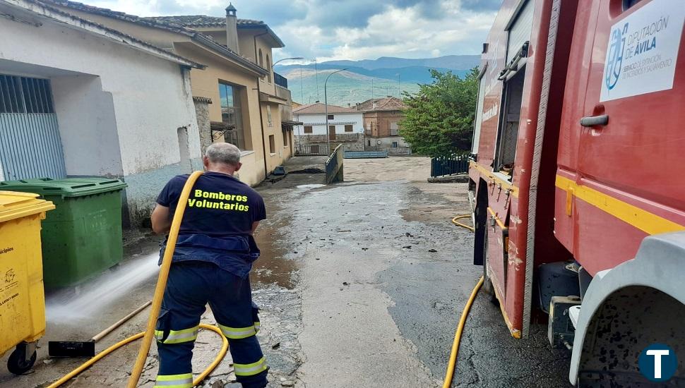 La Diputación actúa en Santa Cruz del Valle para minimizar los daños de la tromba de agua de este lunes