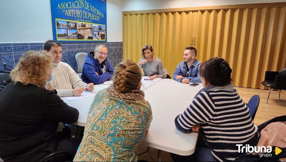 Arias: "El solar de la antigua piscina es el paradigma de esa dejadez instalada en el gobierno municipal"