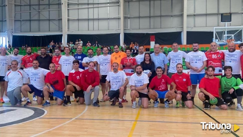 Homenaje a un histórico del balonmano abulense