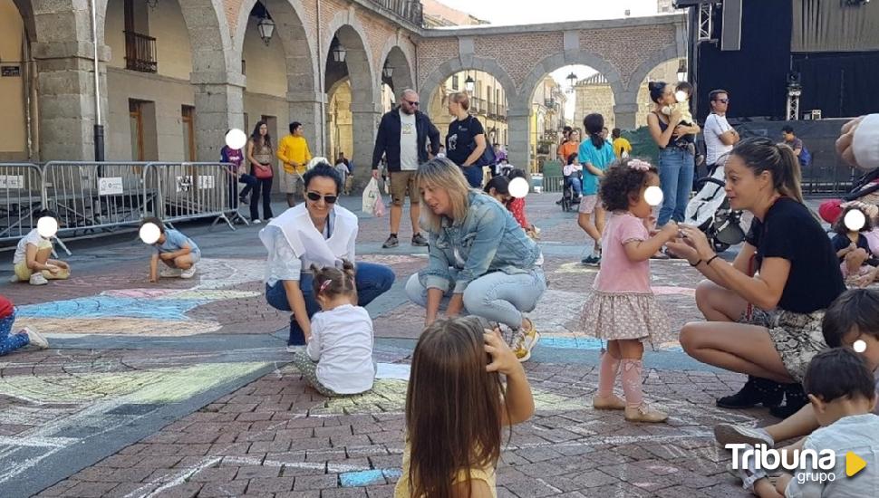 Los más pequeños pintan a Santa Teresa