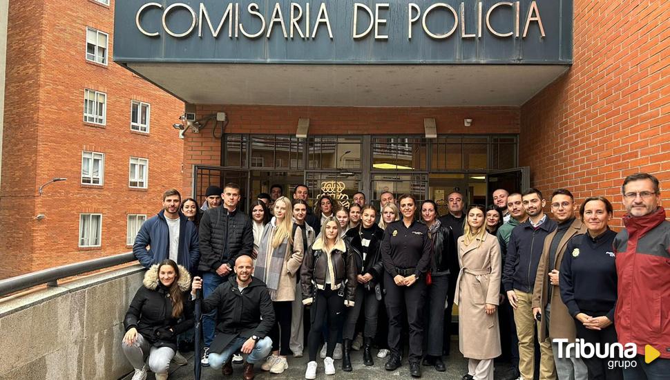 Policías de Europa y Asia visitan la Comisaría Provincial de Ávila