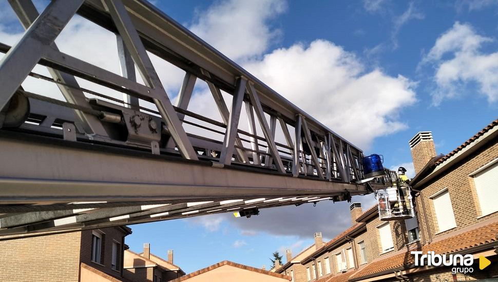 Farolas, árboles o canalones, víctimas de la borrasca Domingos en Ávila