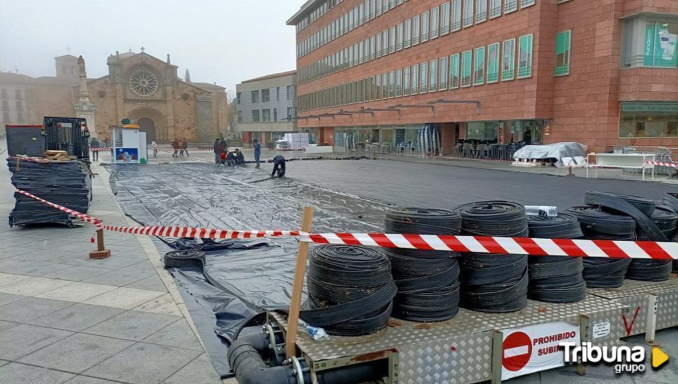 Cuenta atrás para la Navidad en Ávila: comienza el montaje de la pista de hielo