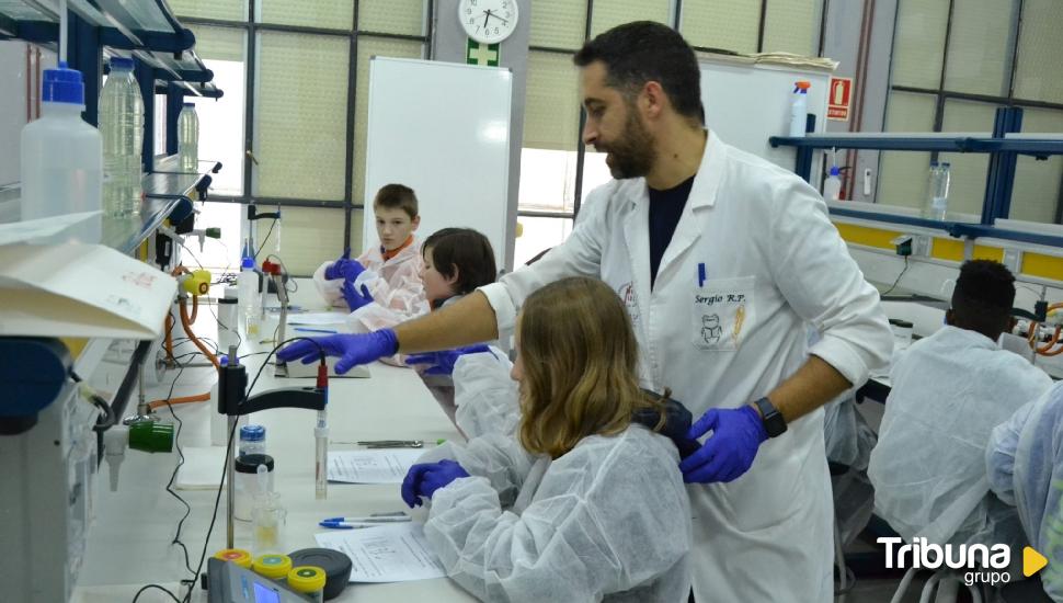 La Semana de la Ciencia de la UCAV despierta el interés en la sociedad abulense