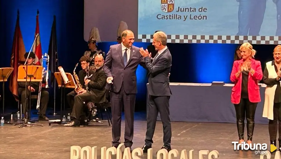 José Miguel Jiménez recoge la Medalla al Mérito Policial