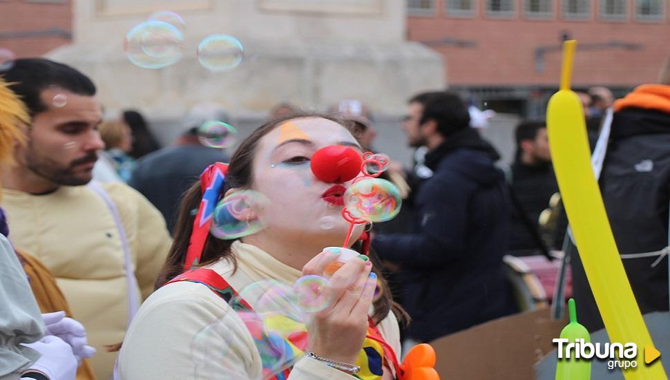 El Carnaval inunda de color las calles de Ávila