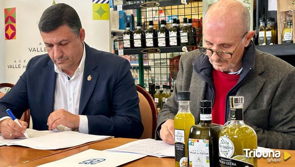 Firma de dos convenios entre Diputación y Cooperativa de Oliveros