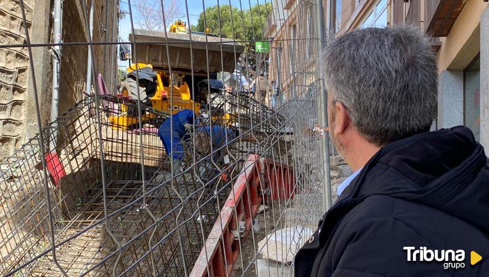 Avanza la instalación de las escaleras mecánicas en la Cuesta Antigua