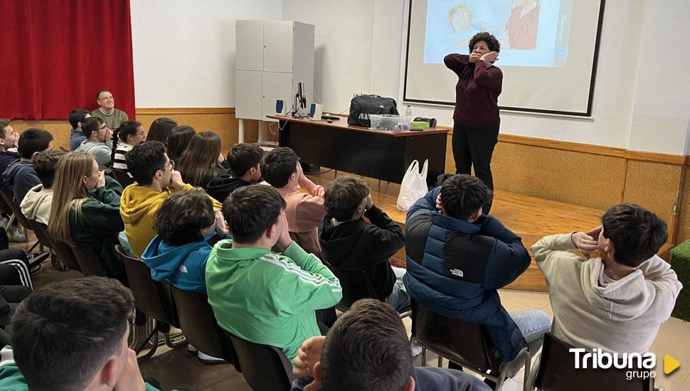 La UCAV celebra con los alumnos del Colegio Diocesano el día de la ciencia y la investigación en la escuela