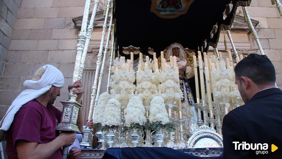 La Estrella marca el Martes Santo: Ávila vive su procesión más andaluza