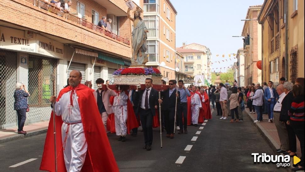 La Procesión del Resucitado devuelve la alegría a las calles de Ávila