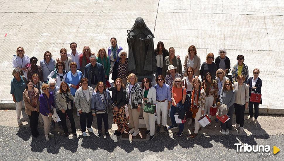 La UCAV recibe la visita de 'Mujeres por el arte y la cultura'