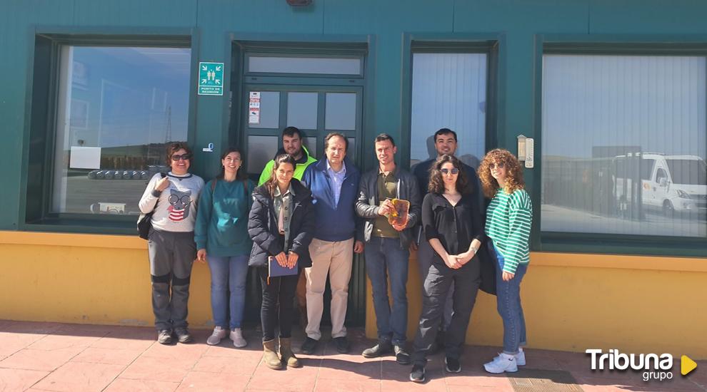 Alumnos de la UCAV visitan la planta de Resinas Navas de Oro