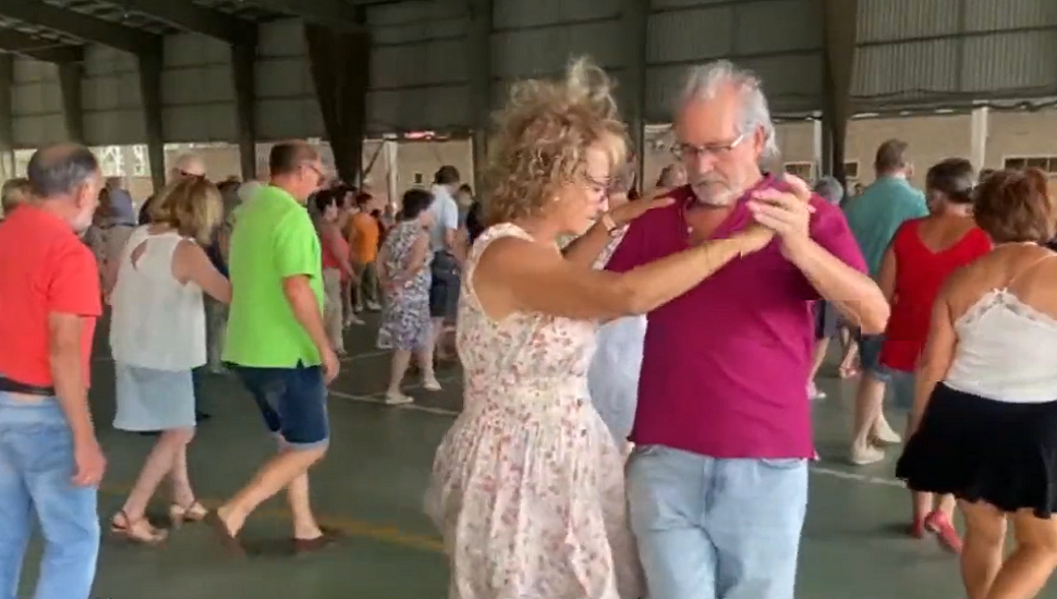 Más de un millar de mayores bailan en la ciudad