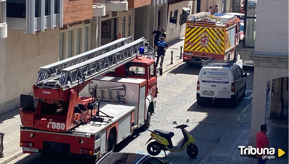 Atendida por inhalación de humo en el incendio de una vivienda en Ávila