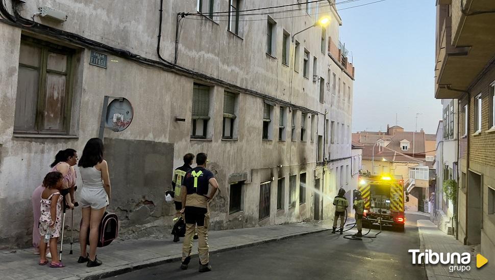 Ocho afectados, cuatro de ellos menores, por intoxicación en un incendio de una vivienda en Ávila