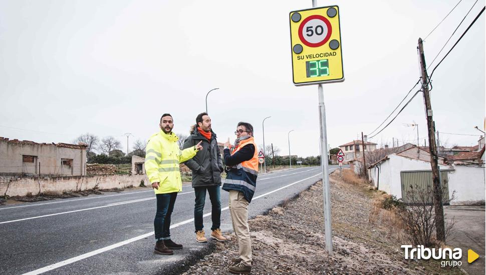 Mitma instala radares pedagógicos en travesías de las carreteras N-403 y N-501