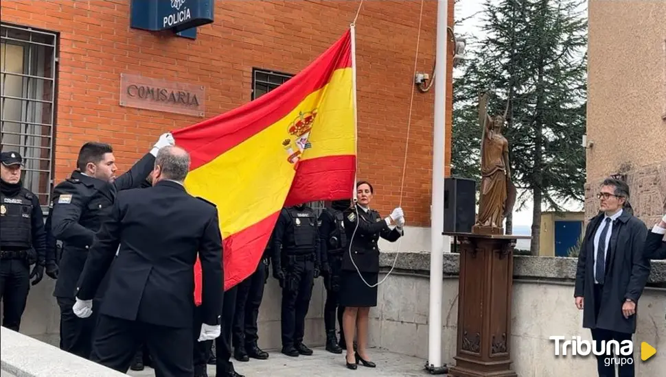 Izado de Bandera como arranque del bicentenario de la Policía Nacional