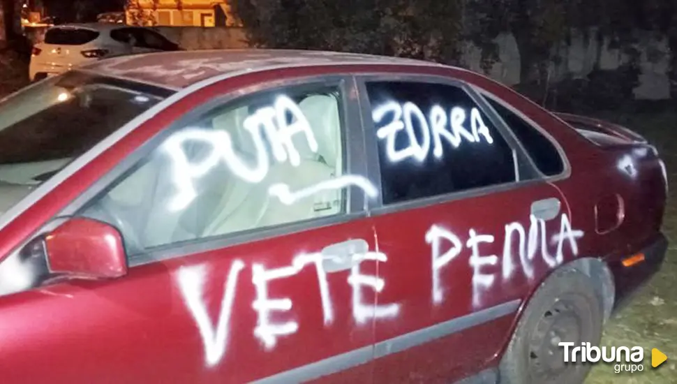 Denuncian pintadas en cinco vehículos con insultos a una mujer en Ávila