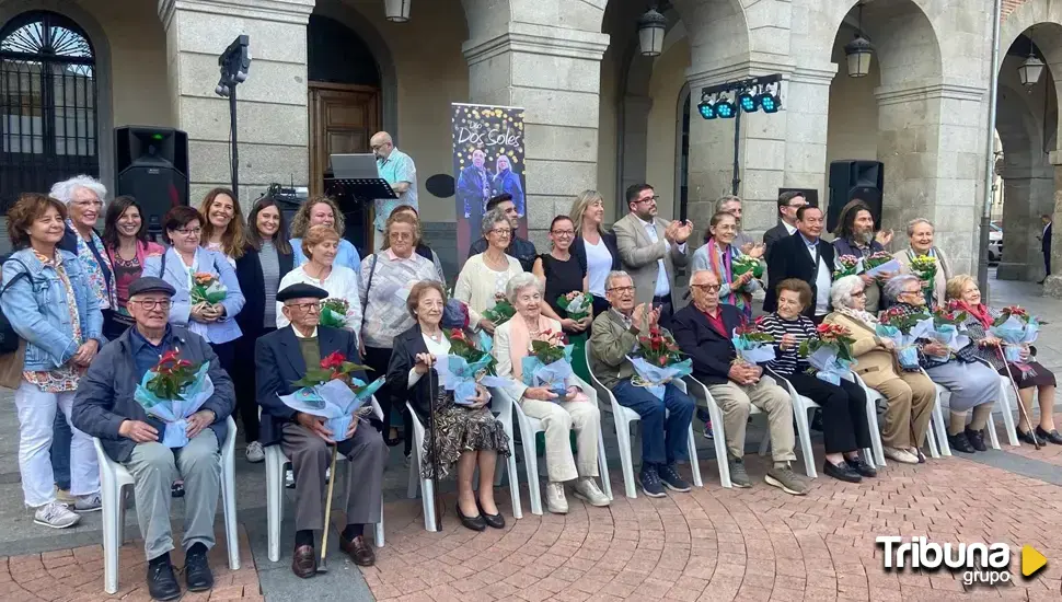 Ávila rinde homenaje a los mayores de la ciudad