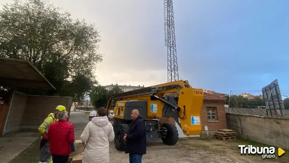 Inician la renovación del alumbrado del estadio Adolfo Suárez