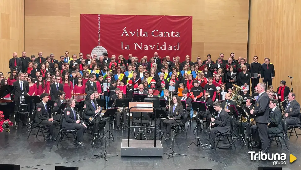 Cerca de 200 voces cantan a una Navidad solidaria