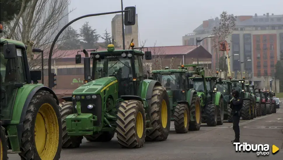 Unos 80 tractores parten de Ávila para tratar de bloquear Mercamadrid