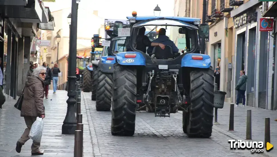 140 tractores toman las calles de la capital