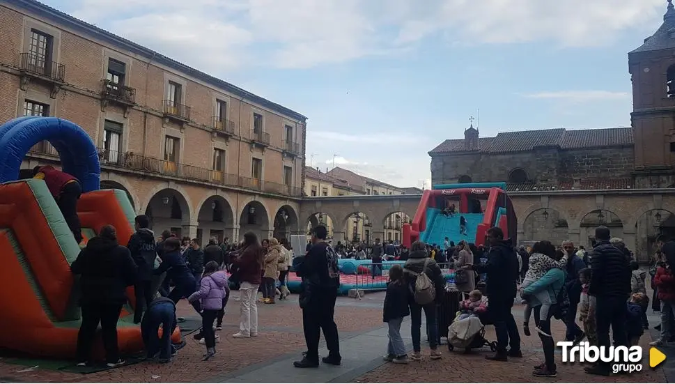 Una treintena de madres, padres y niños claman en Ávila contra la supresión de Kedada 3.0.