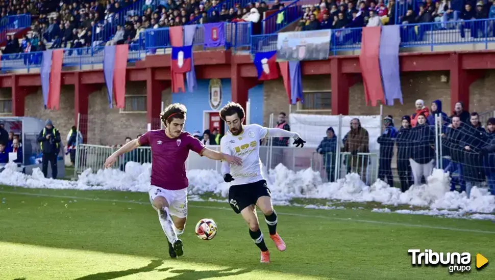 El Salamanca agranda el bache del Real Ávila