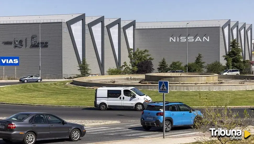 Mañueco defiende la nave de Nissan como muestra de compromiso con Ávila