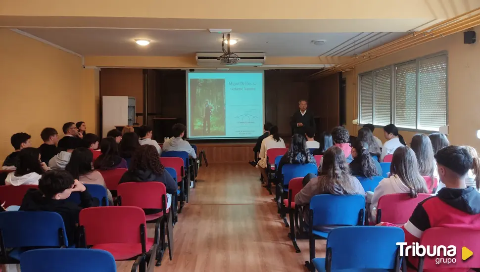  IES Arenas de San Pedro acoge una exposición sobre Miguel Delibes