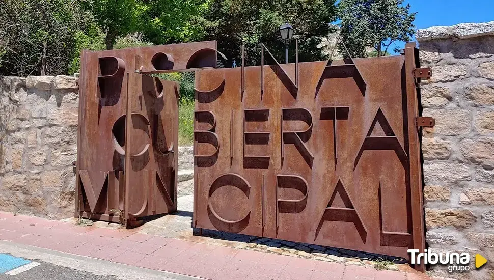 Firmas para evitar el cierre de la piscina climatizada de Las Navas del Marqués